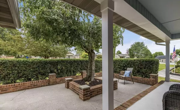 2127 Raulston View Dr, Maryville, TN 37803