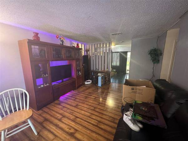 13213 Kings Mountain Drive, Balch Springs, TX 75180