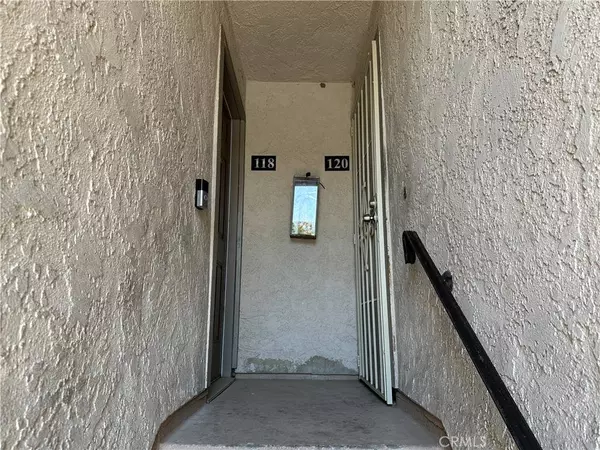 1251 S Meadow LN #118, Colton, CA 92324