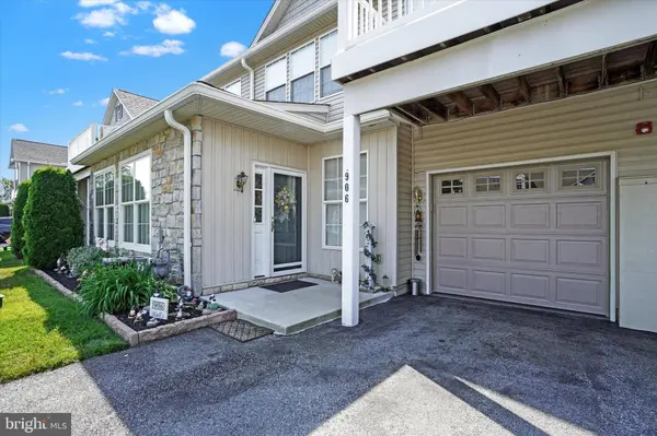 906 CRESTVIEW LN #906, Stewartstown, PA 17363