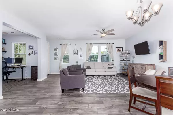 10439 E NARANJA Avenue, Mesa, AZ 85209