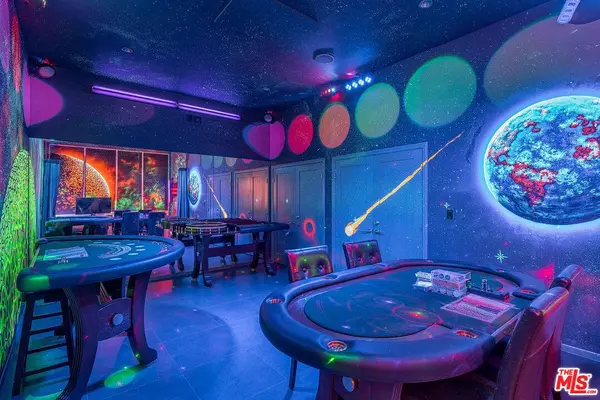 2189 Sunset Plaza Dr, Los Angeles, CA 90069