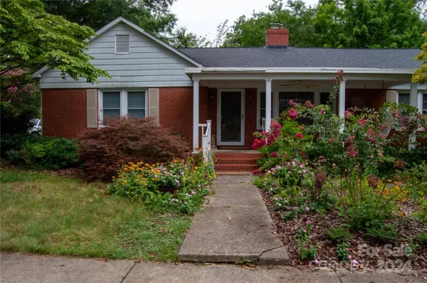 618 S Main AVE, Newton, NC 28658