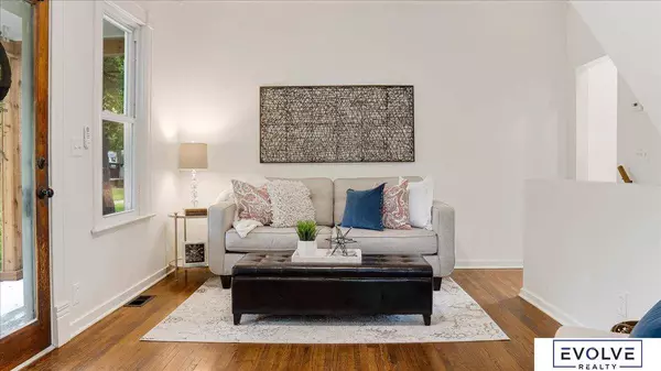 346 N Grandview Avenue, Papillion, NE 68046