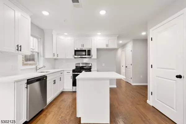 320 Grove St, Newark City, NJ 07103