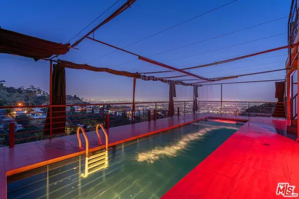 2189 Sunset Plaza Dr, Los Angeles, CA 90069