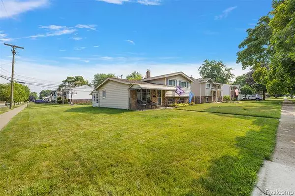 15611 Dugan Street, Roseville, MI 48066