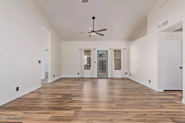 925 E LEXINGTON Avenue, Gilbert, AZ 85234