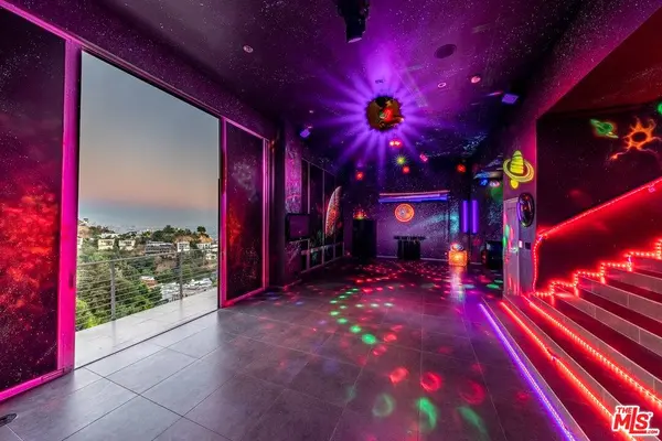 2189 Sunset Plaza Dr, Los Angeles, CA 90069