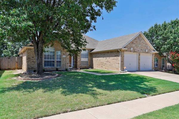5324 Fox Run Drive, Watauga, TX 76137