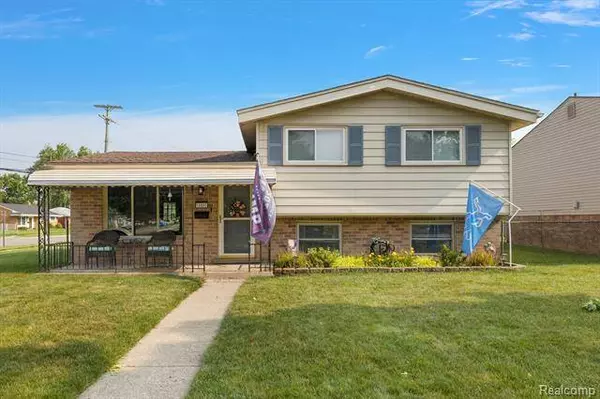 15611 Dugan Street, Roseville, MI 48066