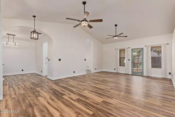 925 E LEXINGTON Avenue, Gilbert, AZ 85234