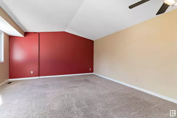 1546 69 ST NW, Edmonton, AB T6K 3R3