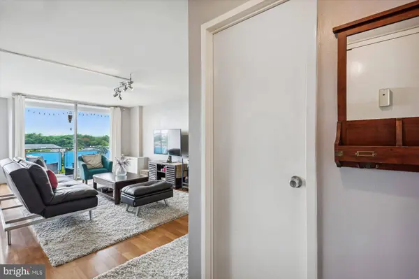 10201 GROSVENOR #1221, North Bethesda, MD 20852