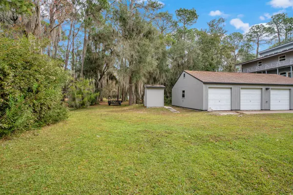 7373 Circle Dr, Lady Lake, FL 32159-2911