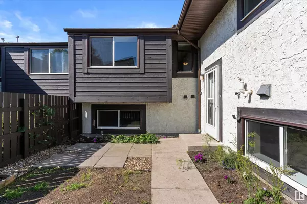 1546 69 ST NW, Edmonton, AB T6K 3R3