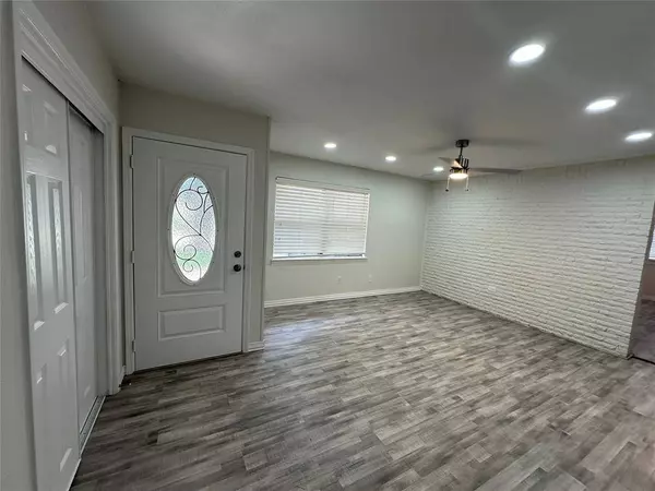 9465 Edgecreek Drive, Dallas, TX 75227