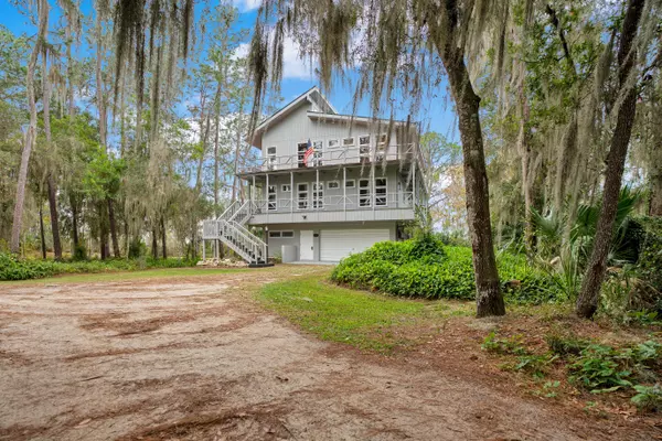 7373 Circle Dr, Lady Lake, FL 32159-2911