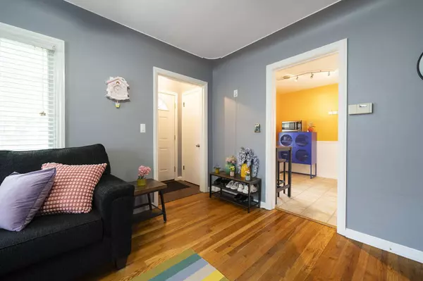 2116 Riverside NE Drive, Grand Rapids, MI 49505