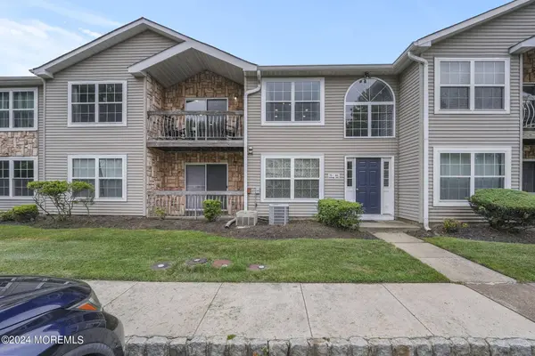 80 Diane Drive, Tinton Falls, NJ 07753