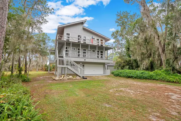 7373 Circle Dr, Lady Lake, FL 32159-2911