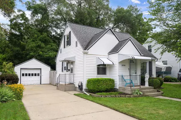 2116 Riverside NE Drive, Grand Rapids, MI 49505