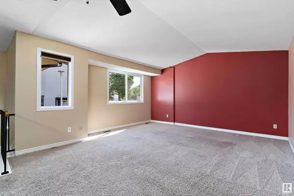 1546 69 ST NW, Edmonton, AB T6K 3R3