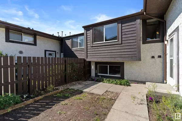 1546 69 ST NW, Edmonton, AB T6K 3R3