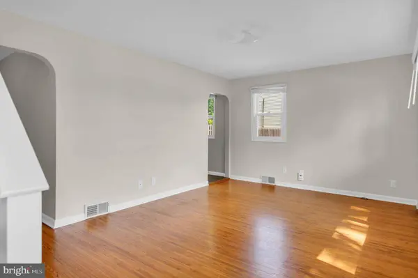 506 THOMAS AVE, Barrington, NJ 08007