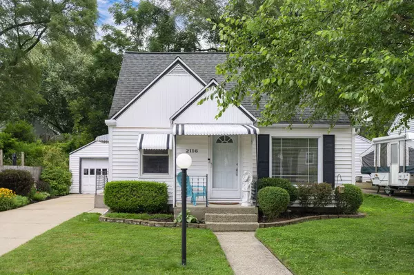 2116 Riverside NE Drive, Grand Rapids, MI 49505