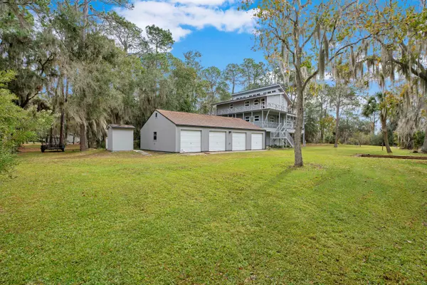 7373 Circle Dr, Lady Lake, FL 32159-2911