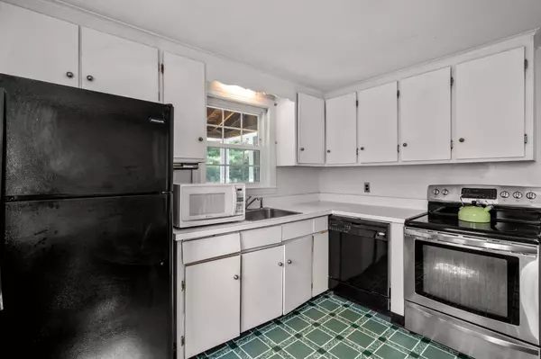 45 Emerald St, Quincy, MA 02169-1003