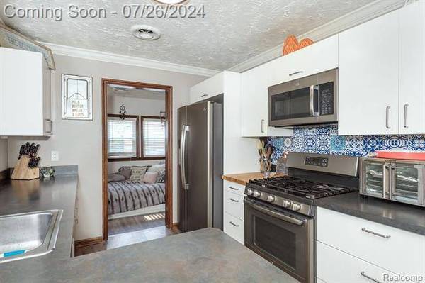 336 Massoit Street, Clawson, MI 48017