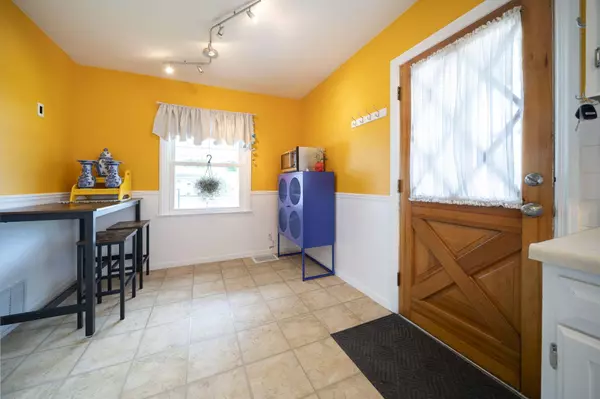 2116 Riverside NE Drive, Grand Rapids, MI 49505