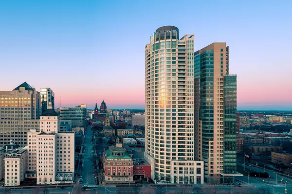 825 N Prospect Unit 2301, Milwaukee, WI 53202