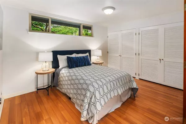 3200 W Commodore WAY #106, Seattle, WA 98199