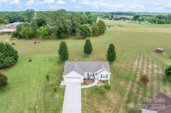 1592 Windy Holly LN, Newton, NC 28658