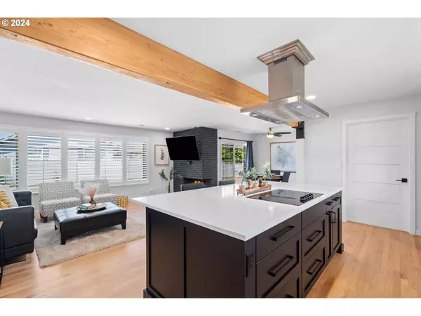 1617 NE IONE LOOP, Camas, WA 98607