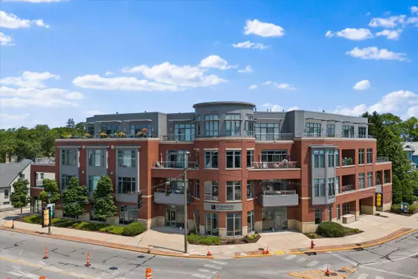 5600 N Lake Unit 205, Whitefish Bay, WI 53217