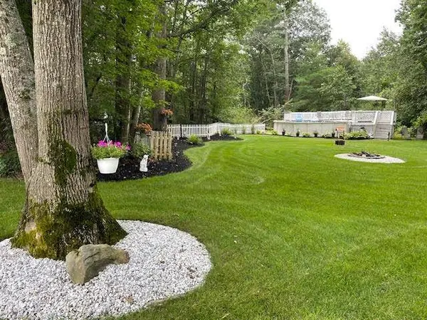 17 Jamil LN, Salem, NH 03079