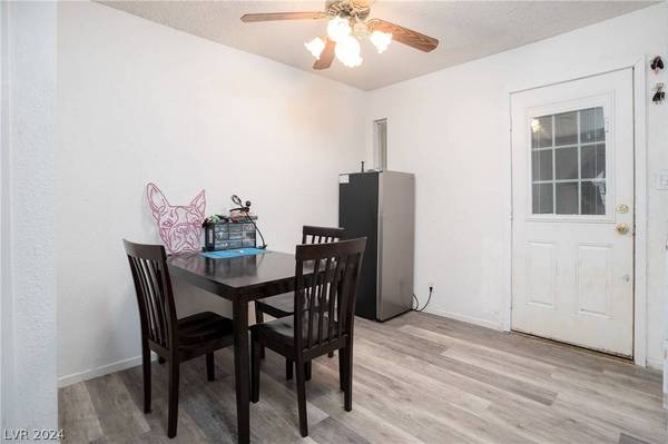 4028 Village Square, Las Vegas, NV 89121