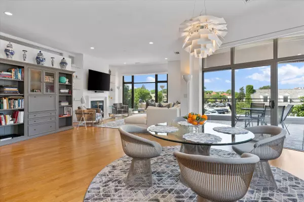 5600 N Lake Unit 205, Whitefish Bay, WI 53217