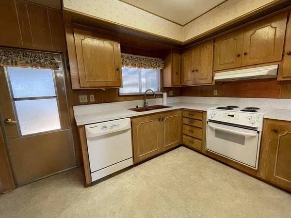 2252 Table Rock RD #SPC 112, Medford, OR 97501