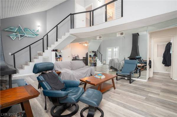 4028 Village Square, Las Vegas, NV 89121