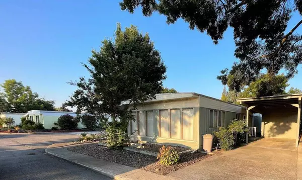 2252 Table Rock RD #SPC 112, Medford, OR 97501