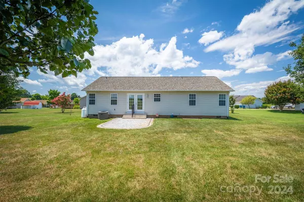 1592 Windy Holly LN, Newton, NC 28658