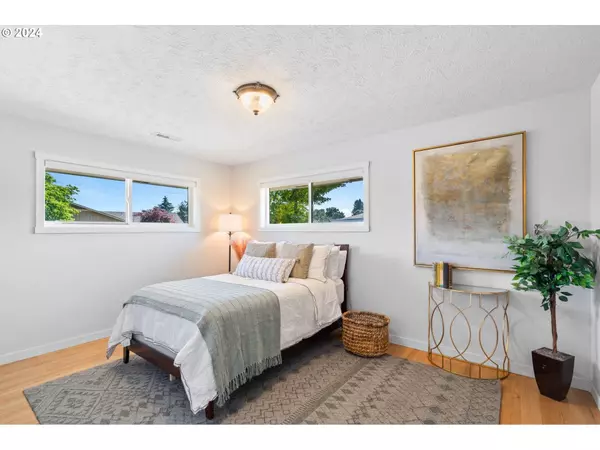 1617 NE IONE LOOP, Camas, WA 98607