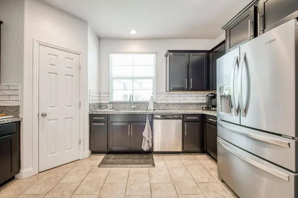 2576 N Apricot Avenue, Fresno, CA 93727