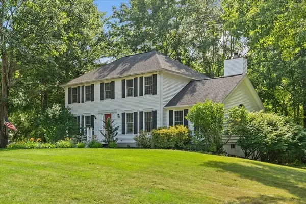 17 Jamil Ln, Salem, NH 03079