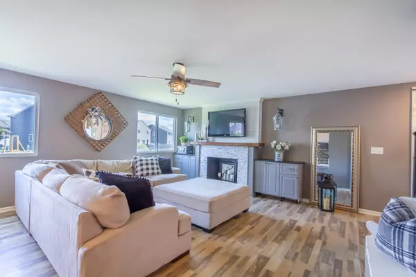 1444 Summit LN, Pingree Grove, IL 60140